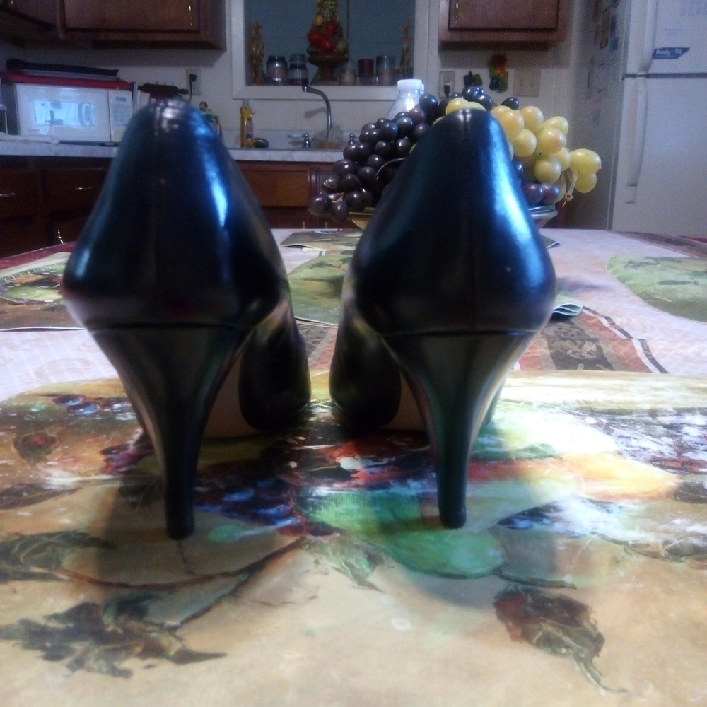 SIZE 8 S CARESSA HIGH HEELS - Picture 10 of 10